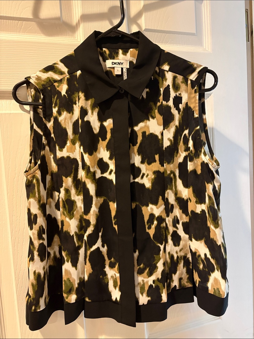 DKNY Black, Olive & Cream Sleeveless Animal-Print Blouse